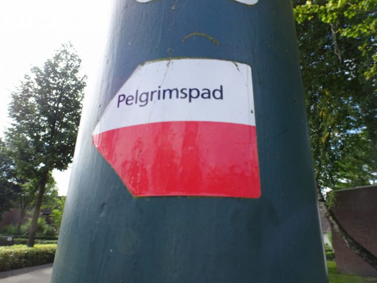 bordjes pelgrimspad die ik gedeeltelijk volg