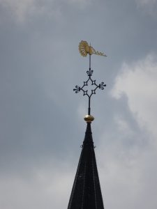 de torenspits van de Jacobuskerk
