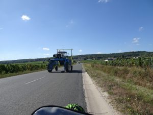 Cormontreuil naar Epernay - tractor voor champagne