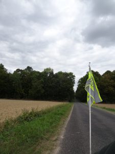 Epernay - Montmort Lucy - net uit het bos, vlaggetje