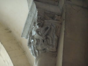 autun, kathedraal, afbeeldingen op pilaar