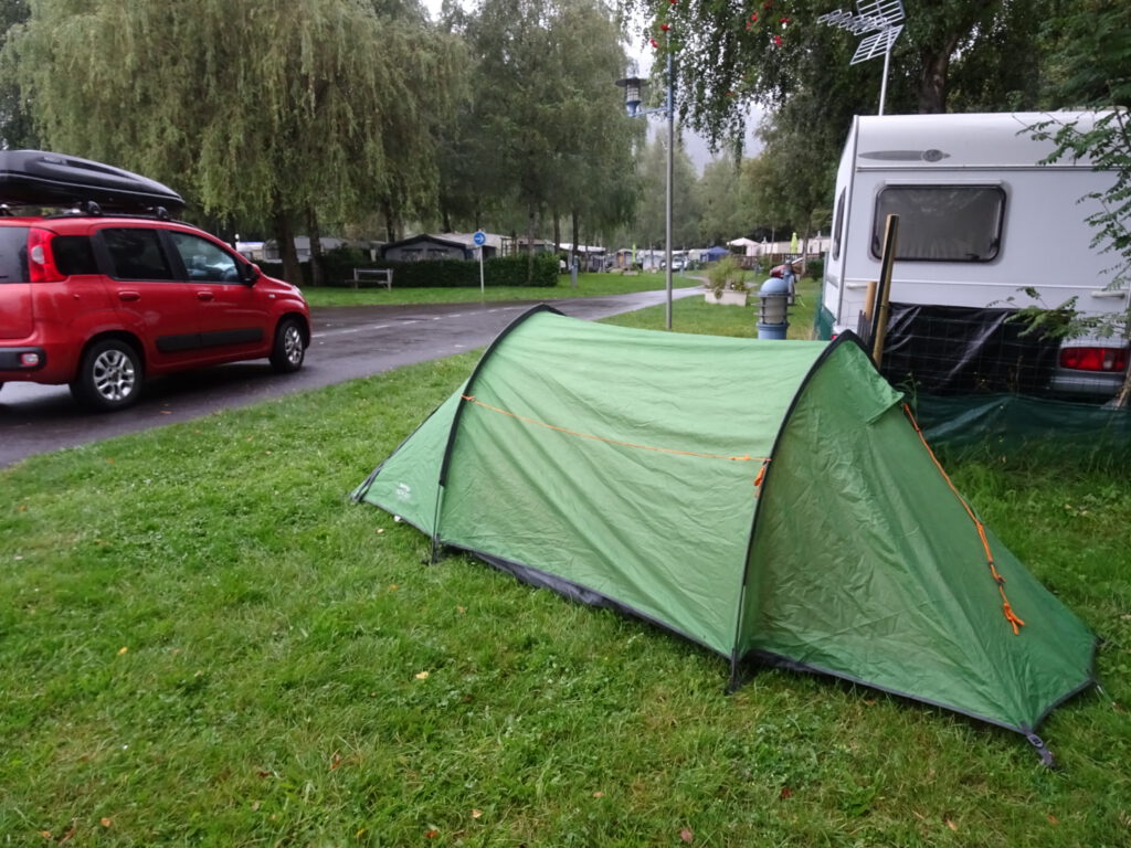 Ruban adhésif imperméable Woods pour réparer les trous dans les tissus, les  tentes, les bâches et les structures gonflables